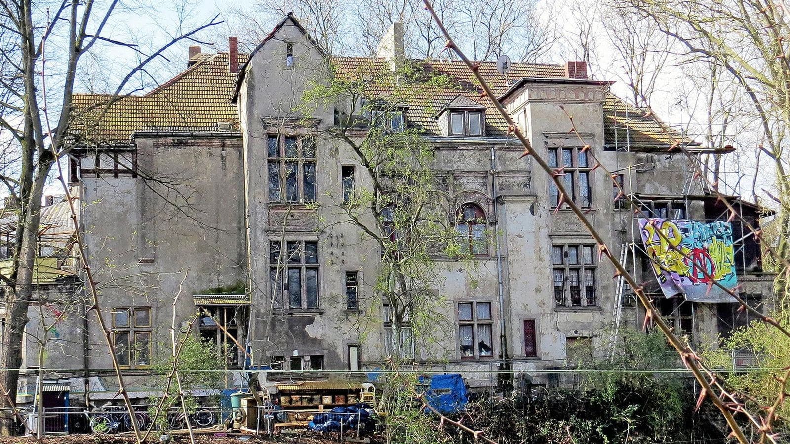 Villa Rückseite kompr